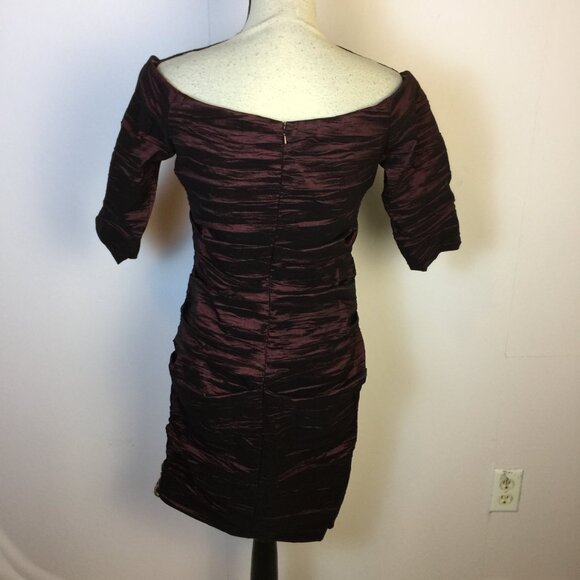 Alex Evenings Mini Sheath Dress Size 8 Womans Maroon Beaded Crinkle Off Shoulder - Picture 3 of 14